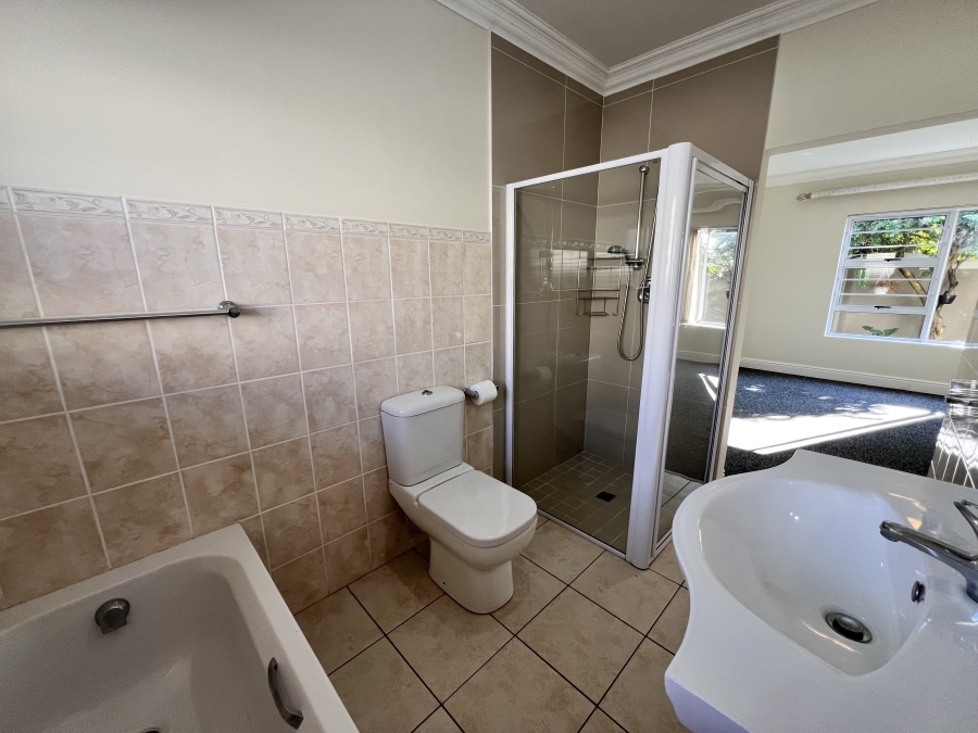 5 Bedroom Property for Sale in Noorsekloof Eastern Cape